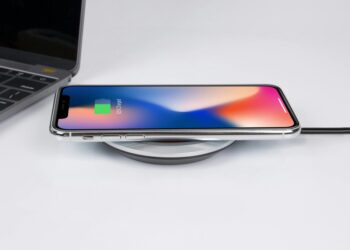 إطلاق هواتف ذكية مع تقنيات شحن فائق السرعة