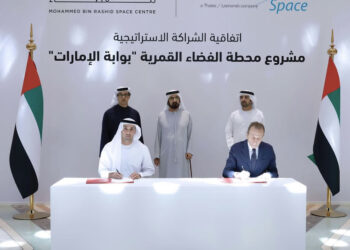 محمد بن راشد يشهد توقيع اتفاقية تعاون بين مركز محمد بن راشد للفضاء وشركة “تاليس ألينيا سبيس” بحضور منصور بن زايد وحمدان بن محمد وسيف بن زايد