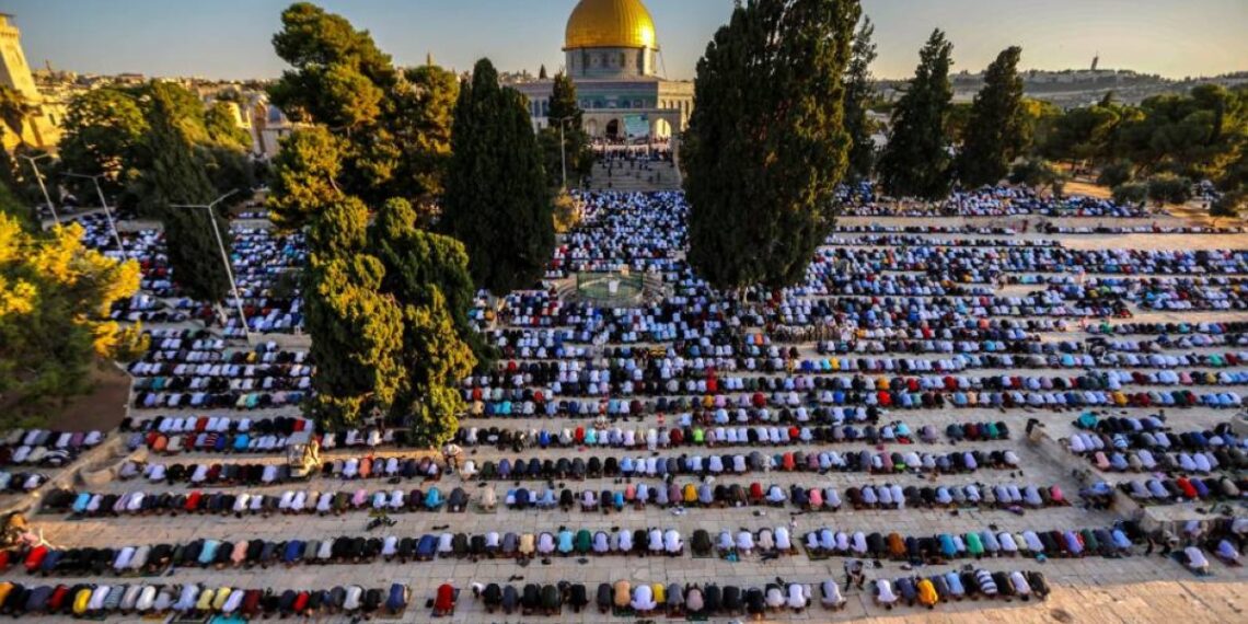 إسرائيل تفرض قيوداً على أداء الصلاة في المسجد الأقصى خلال رمضان