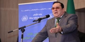  وزير الاتصال الجزائري يدعو إلى التحلي بالمسؤولية والنزاهة في الممارسة الإعلامية