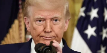 هجوم ترامب على إيران يشعل عاصفة دستورية داخل الكونغرس الأميركي